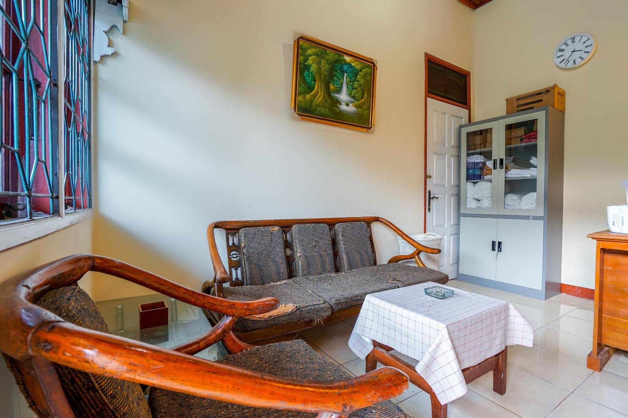 Oyo 2177 Trikora Indah Residence Palembang Exterior foto