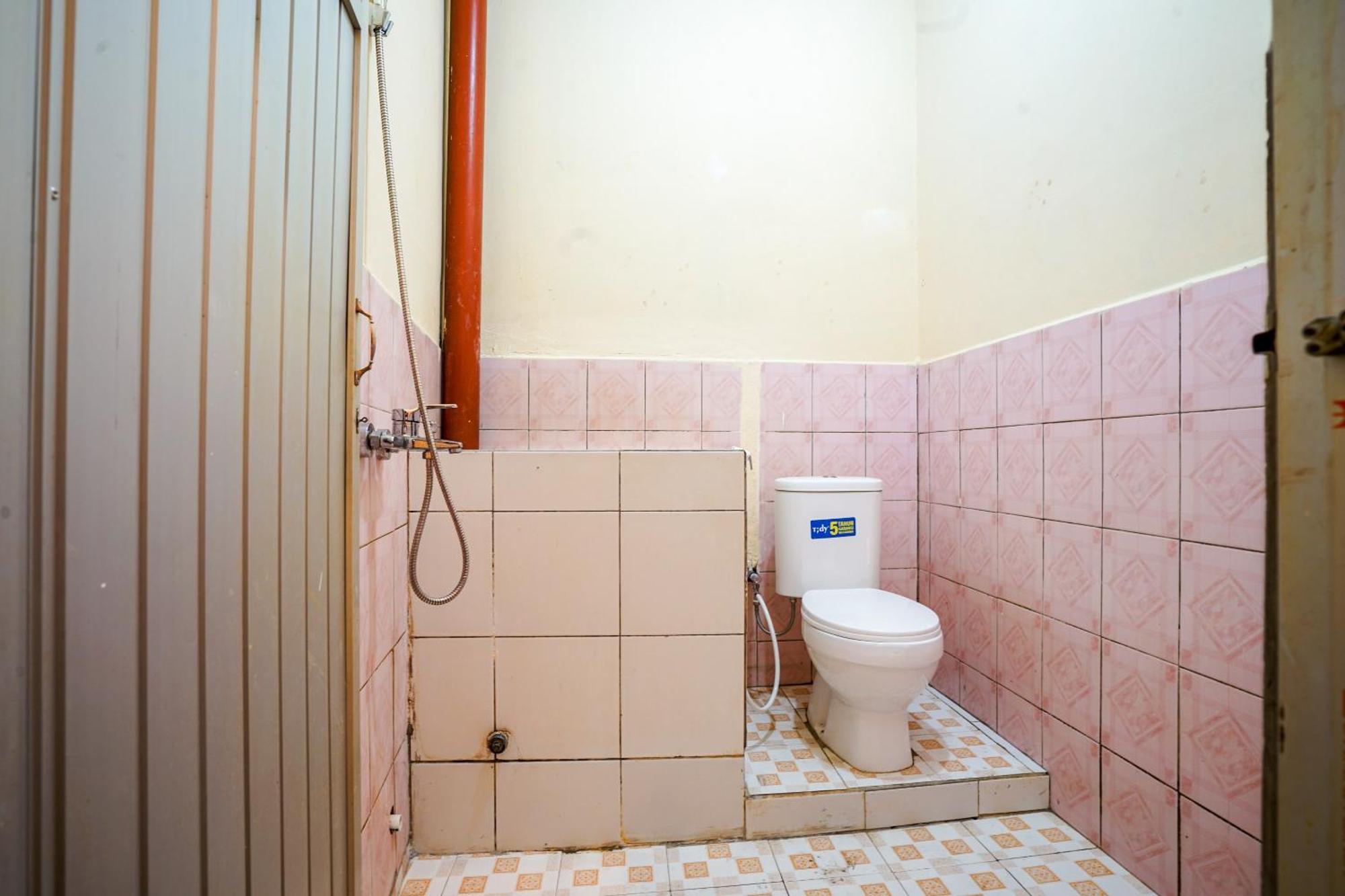 Oyo 2177 Trikora Indah Residence Palembang Exterior foto